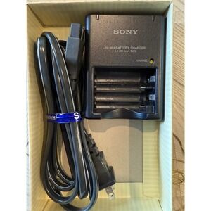 Sony‎ Ni-MH Battery Charger BC-CS2A Charges AA or AAA